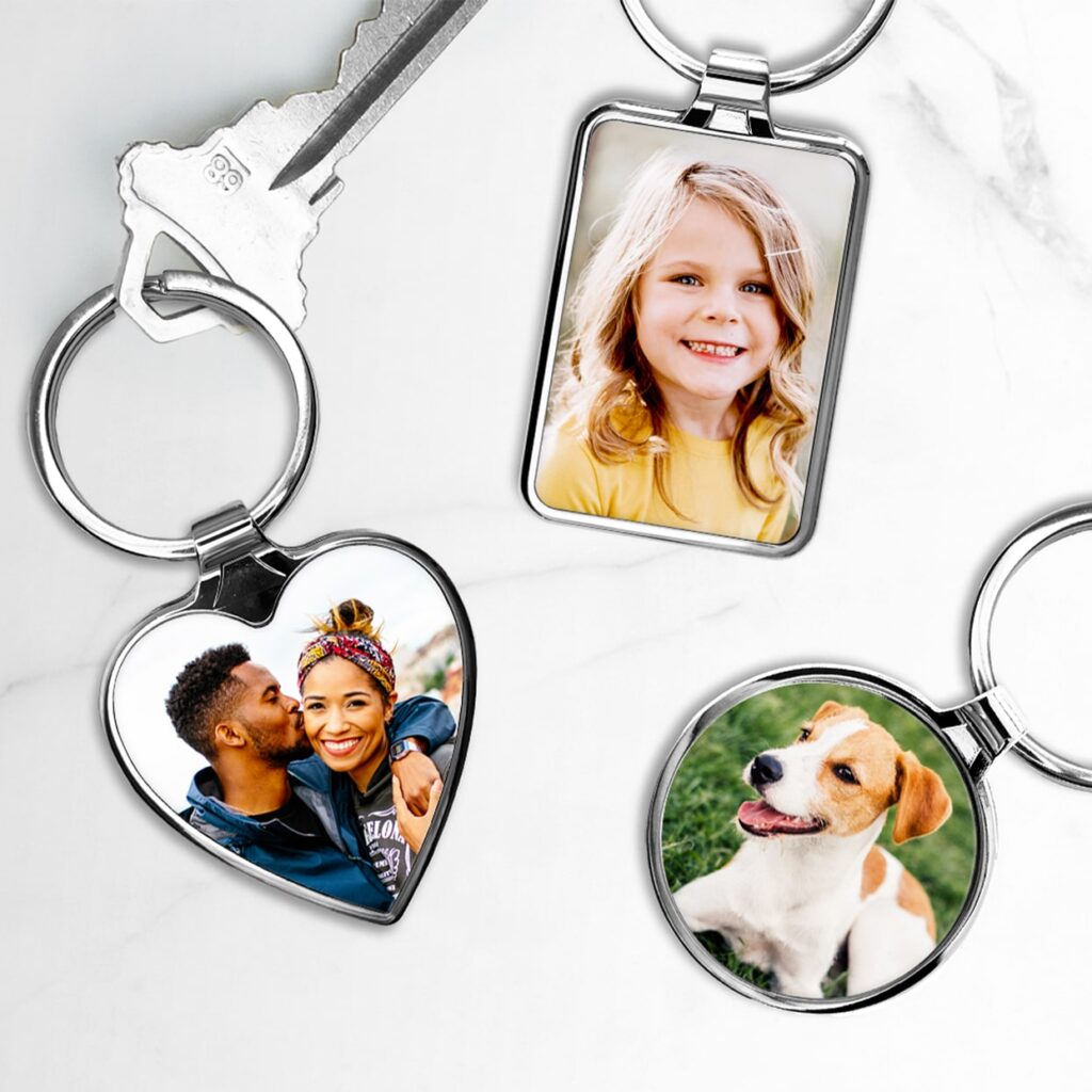 The Magic of Personalized Photo Keychains and Custom Magnets